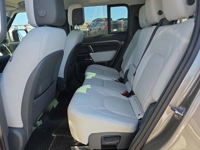 2025 Land Rover Defender 130 P400 X-Dynamic SE