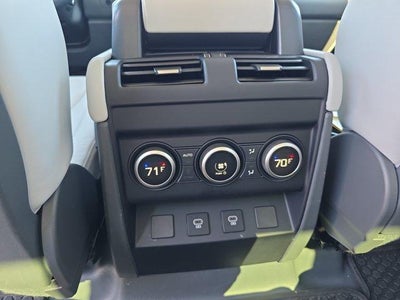 2025 Land Rover Defender 130 P400 X-Dynamic SE