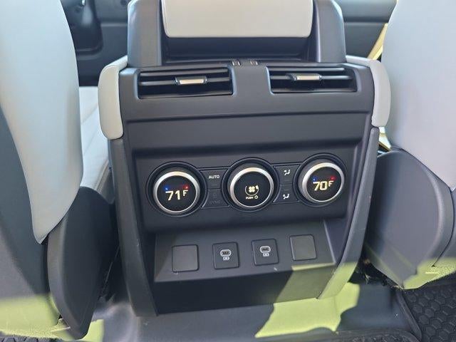 2025 Land Rover Defender 130 P400 X-Dynamic SE