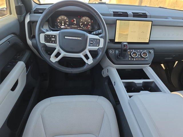 2025 Land Rover Defender 130 P400 X-Dynamic SE