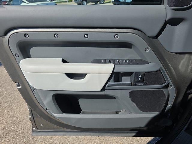 2025 Land Rover Defender 130 P400 X-Dynamic SE