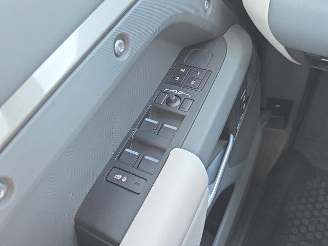 2025 Land Rover Defender 130 P400 X-Dynamic SE