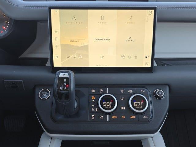 2025 Land Rover Defender 130 P400 X-Dynamic SE