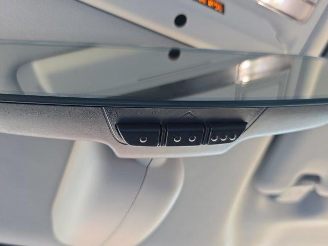 2025 Land Rover Defender 130 P400 X-Dynamic SE
