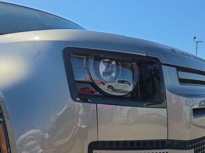2025 Land Rover Defender 130 P400 X-Dynamic SE