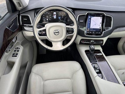 2017 Volvo XC90 T6 AWD 7-Passenger Momentum
