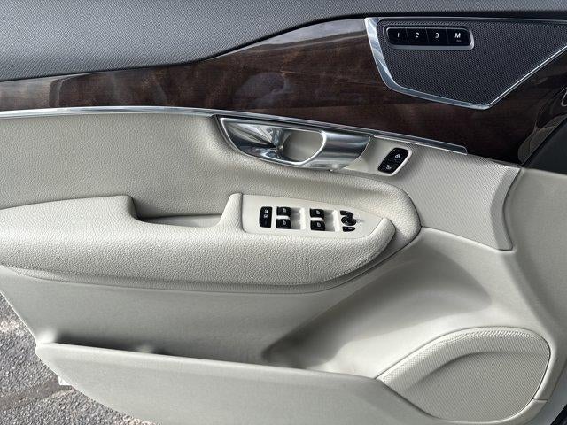 2017 Volvo XC90 T6 AWD 7-Passenger Momentum