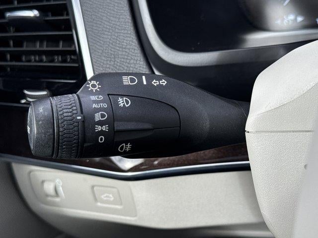 2017 Volvo XC90 T6 AWD 7-Passenger Momentum