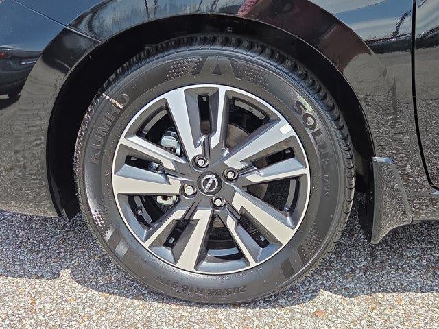2025 Nissan Versa SV CVT
