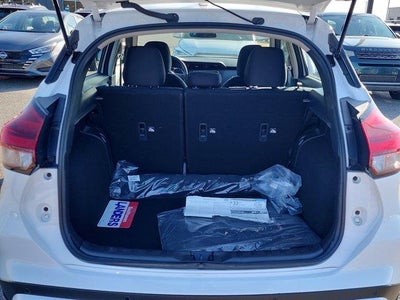 2025 Nissan Kicks Play S FWD