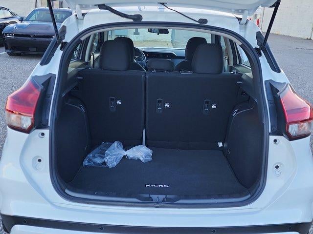 2025 Nissan Kicks Play S FWD