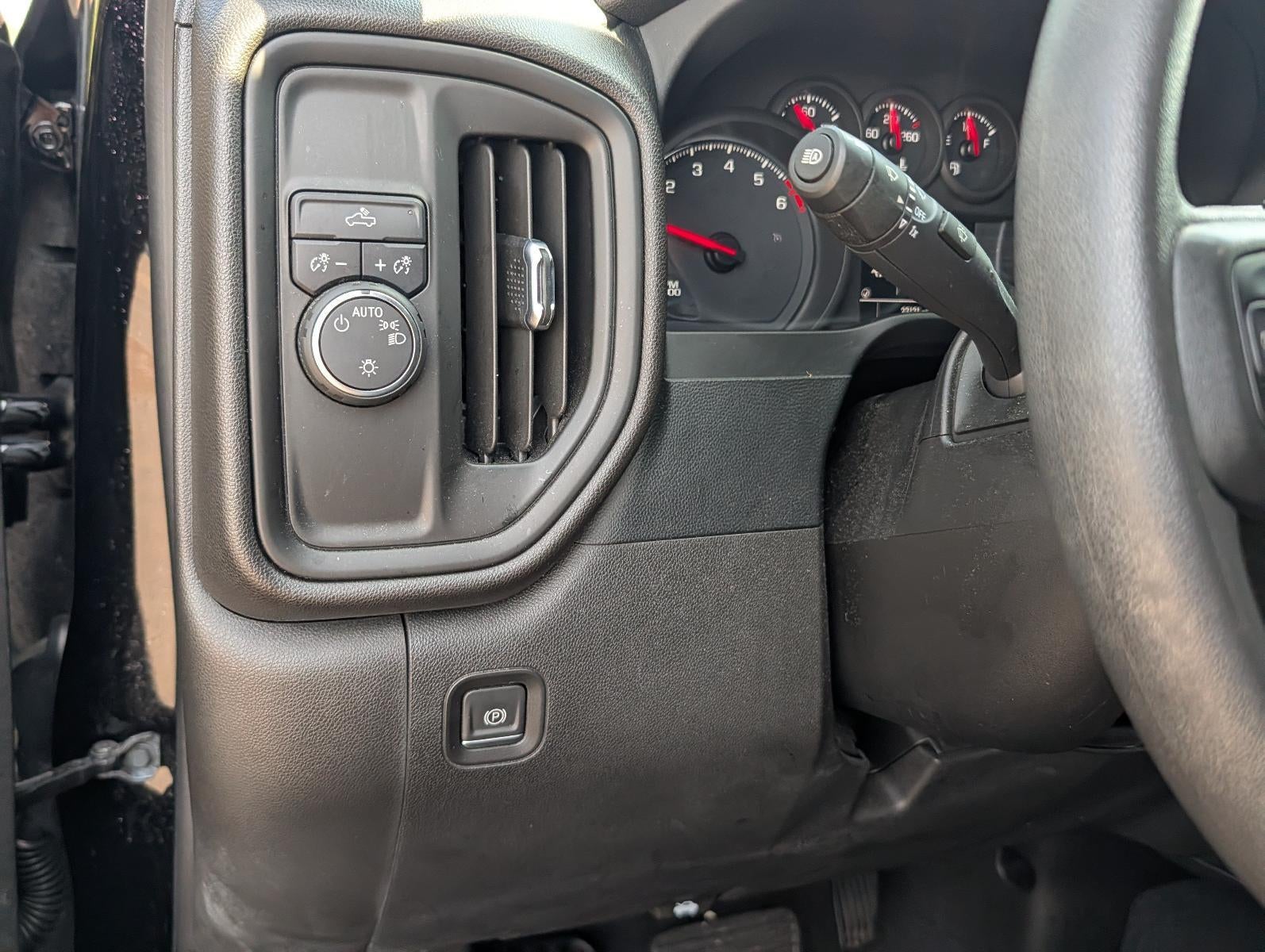 2022 Chevrolet Silverado 1500 Crew Cab Short Box 2-Wheel Drive Custom