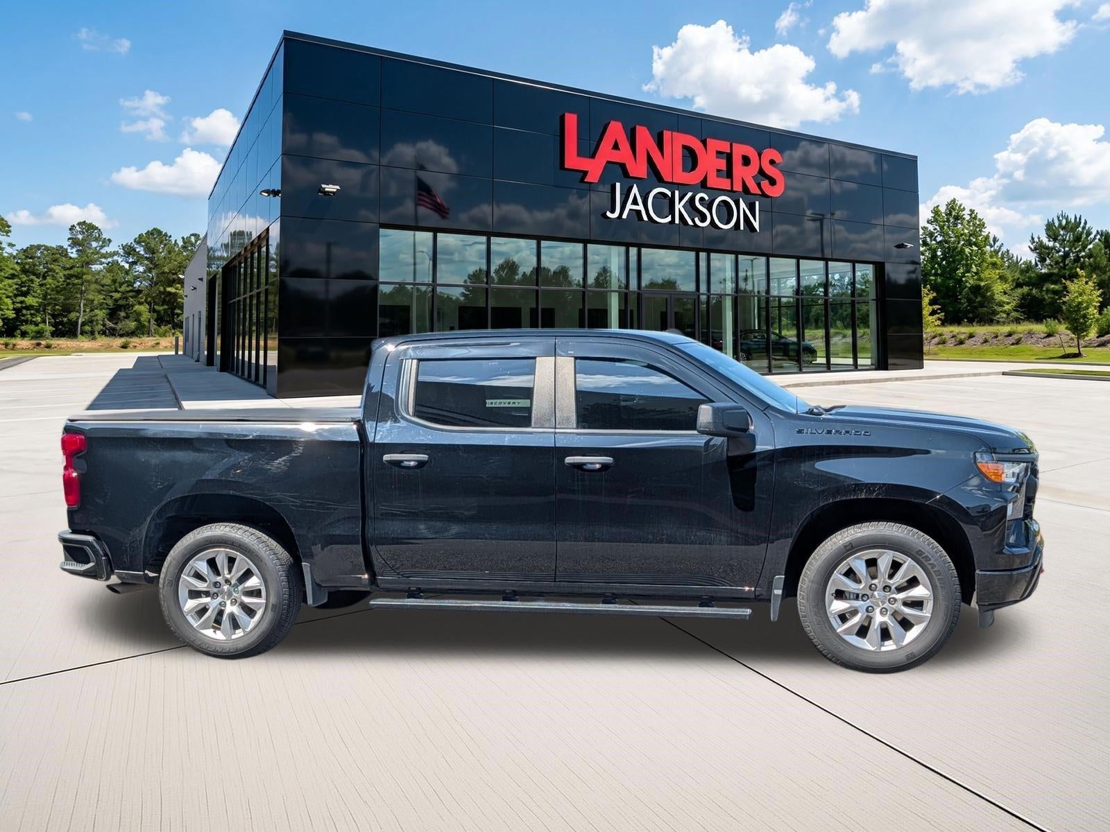 2022 Chevrolet Silverado 1500 Crew Cab Short Box 2-Wheel Drive Custom