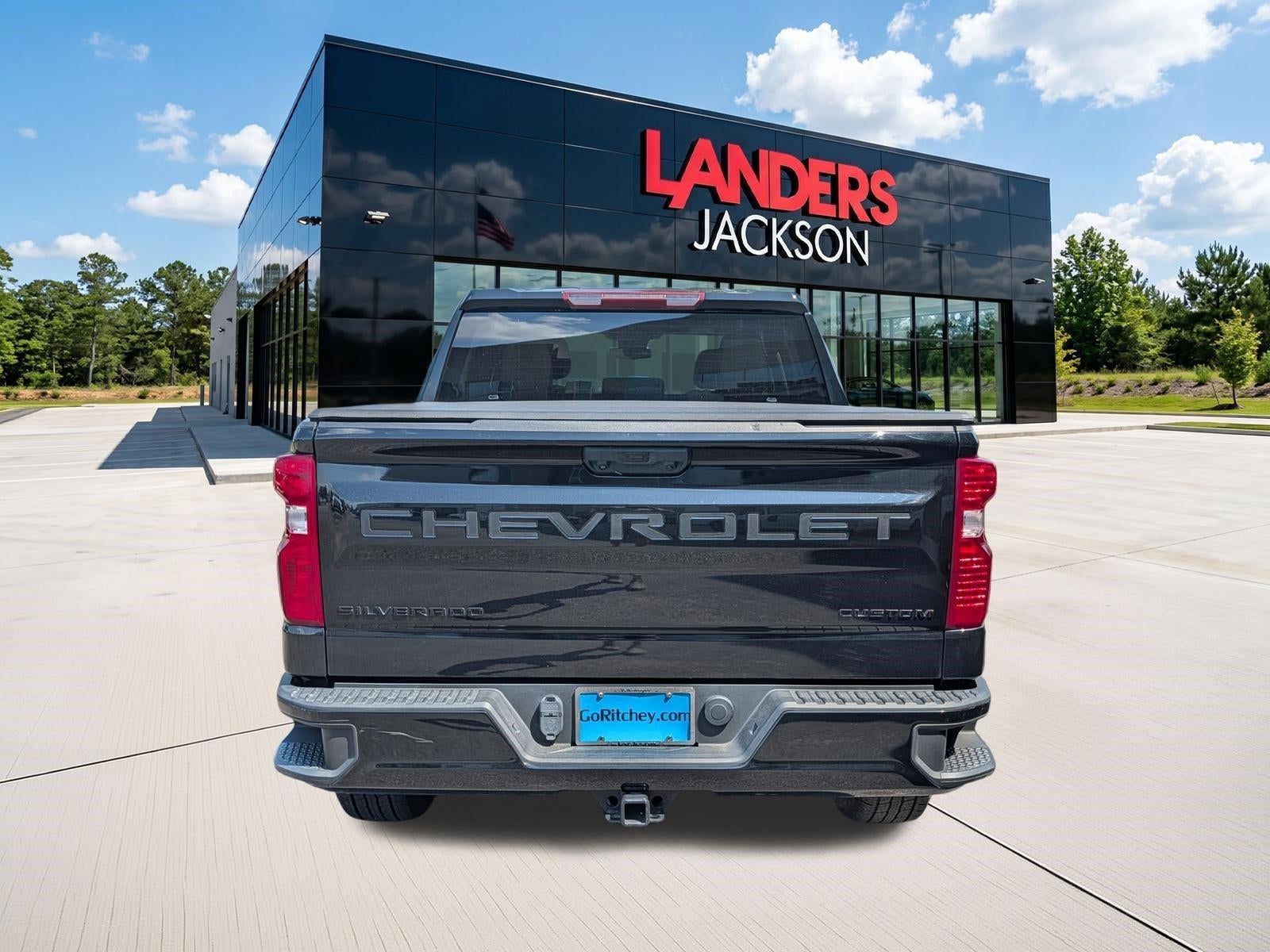 2022 Chevrolet Silverado 1500 Crew Cab Short Box 2-Wheel Drive Custom