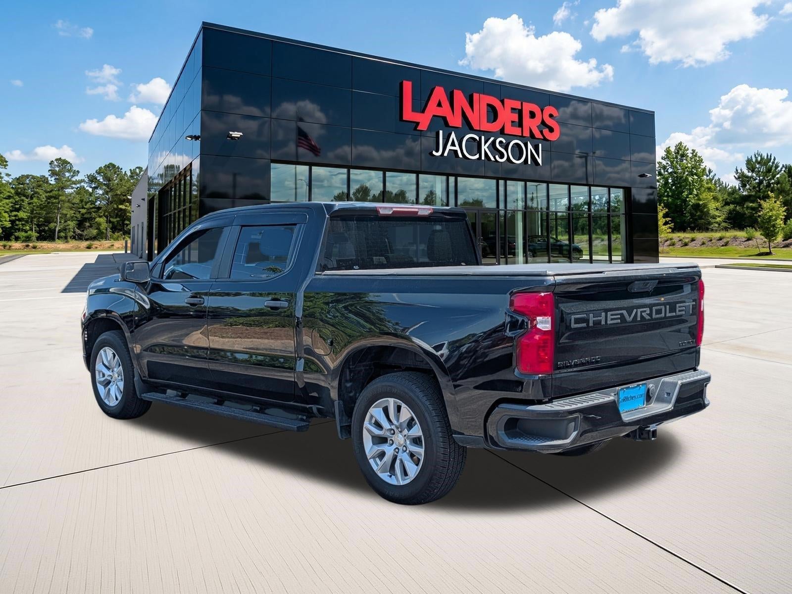 2022 Chevrolet Silverado 1500 Crew Cab Short Box 2-Wheel Drive Custom