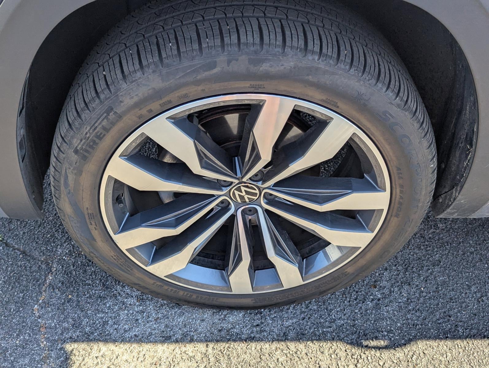 2023 Volkswagen Atlas Cross Sport 3.6L V6 SEL Premium R-Line 4MOTION