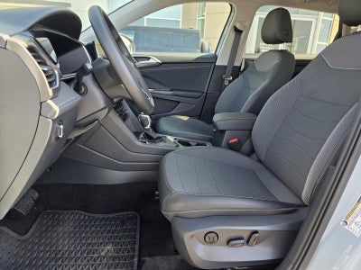 2025 Volkswagen Taos SE Black FWD