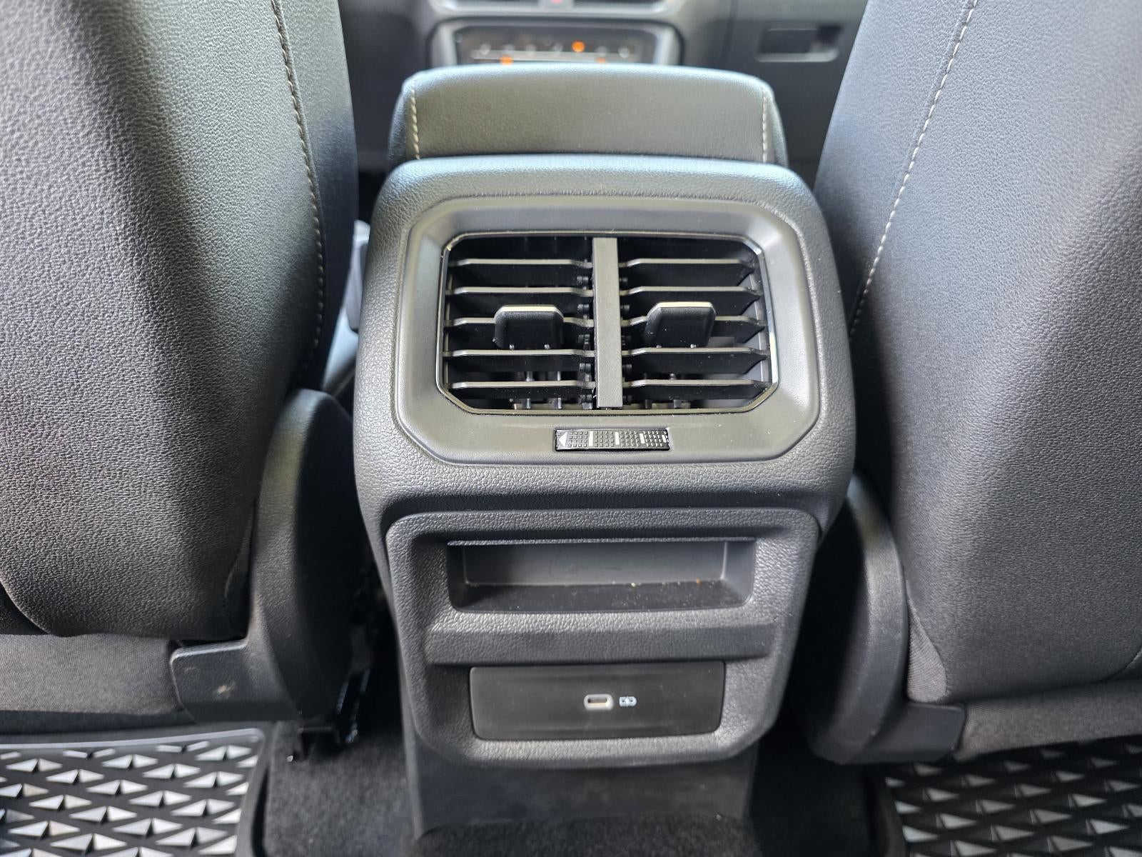 2025 Volkswagen Taos SE Black FWD