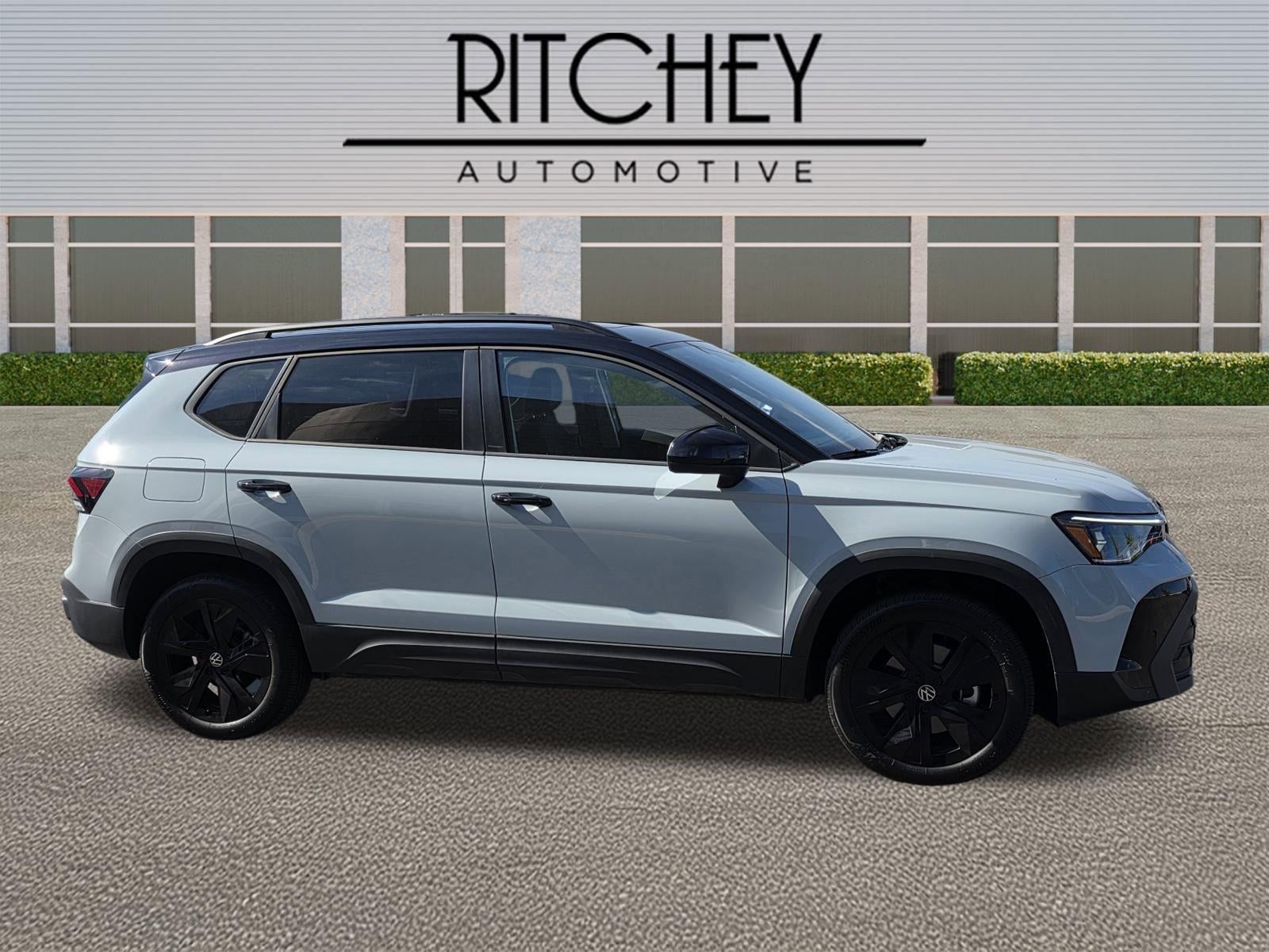 2025 Volkswagen Taos SE Black FWD