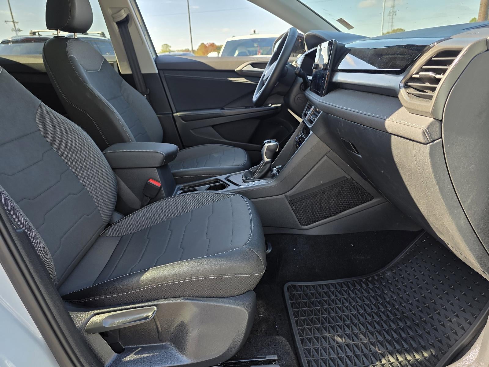 2025 Volkswagen Taos SE Black FWD