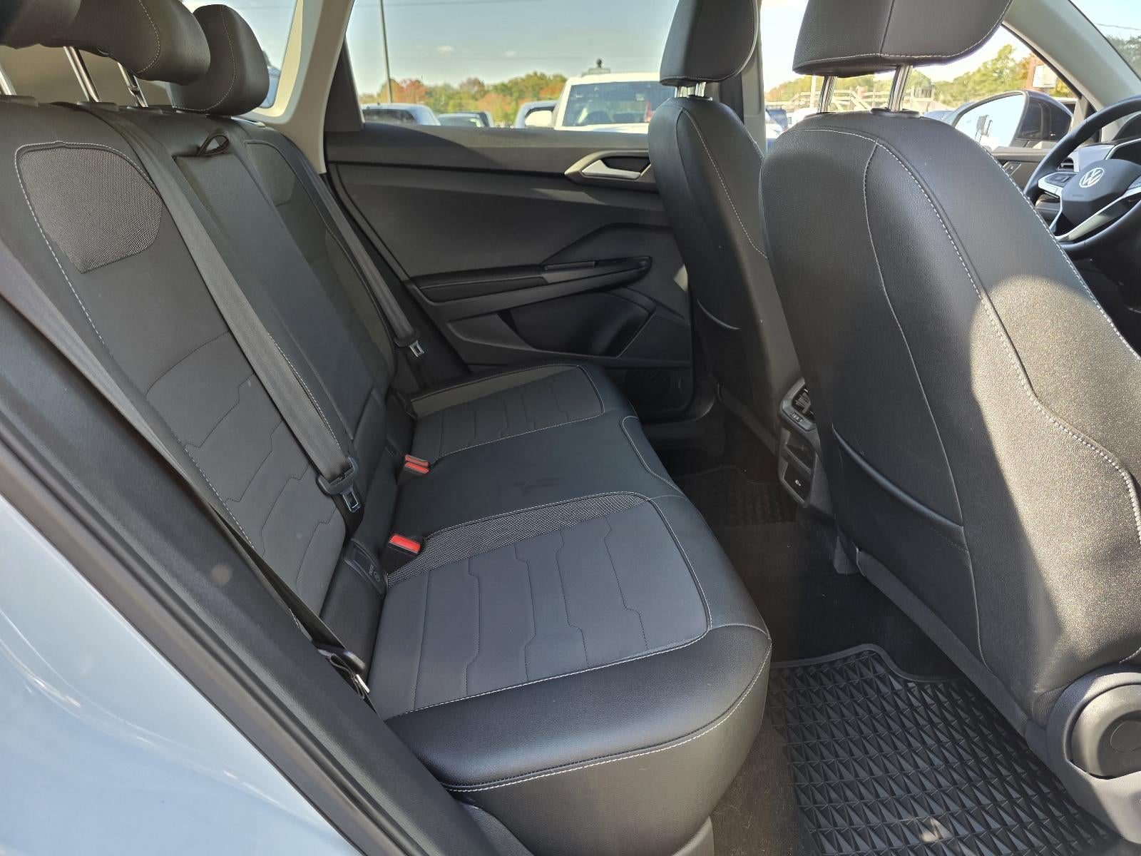 2025 Volkswagen Taos SE Black FWD