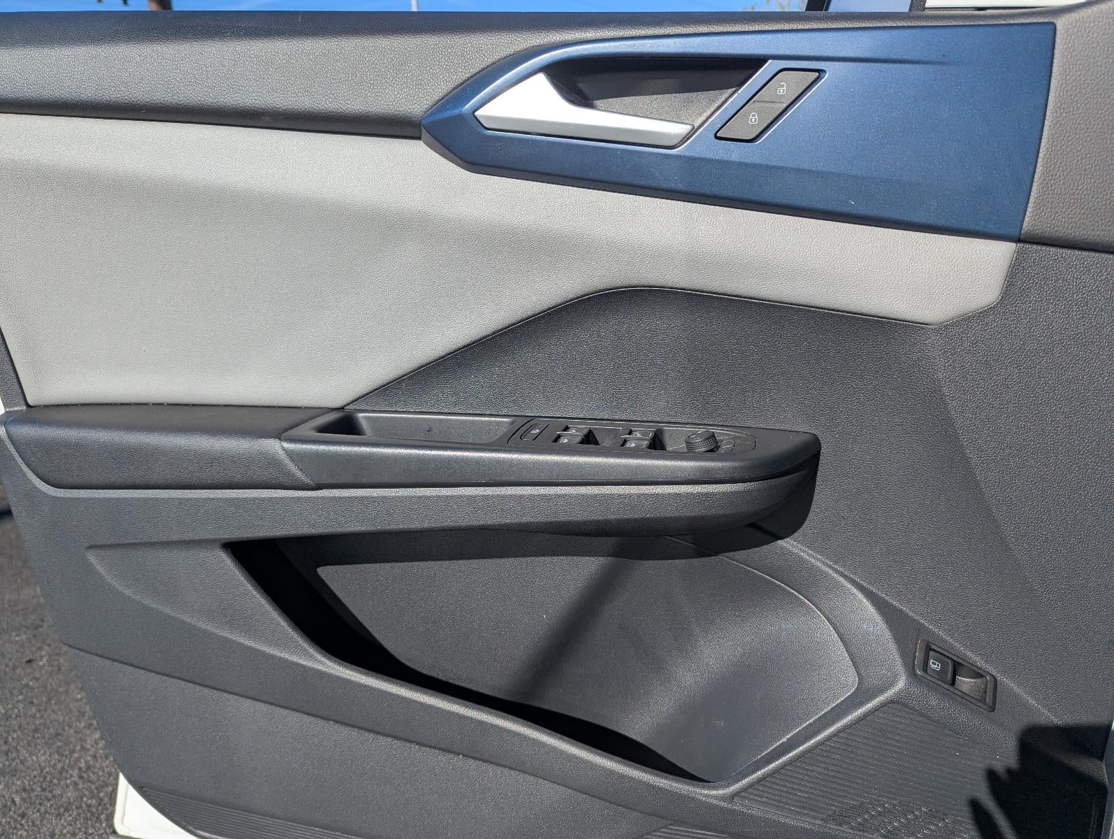 2023 Volkswagen Taos SE FWD