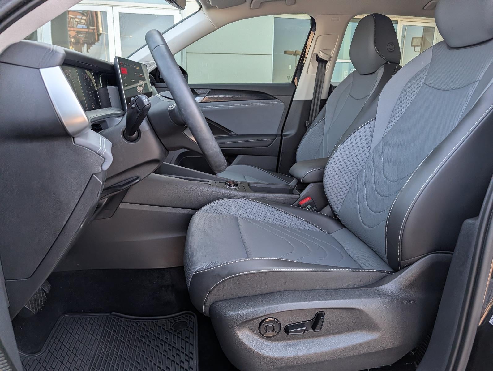2025 Volkswagen Tiguan 2.0T SE FWD