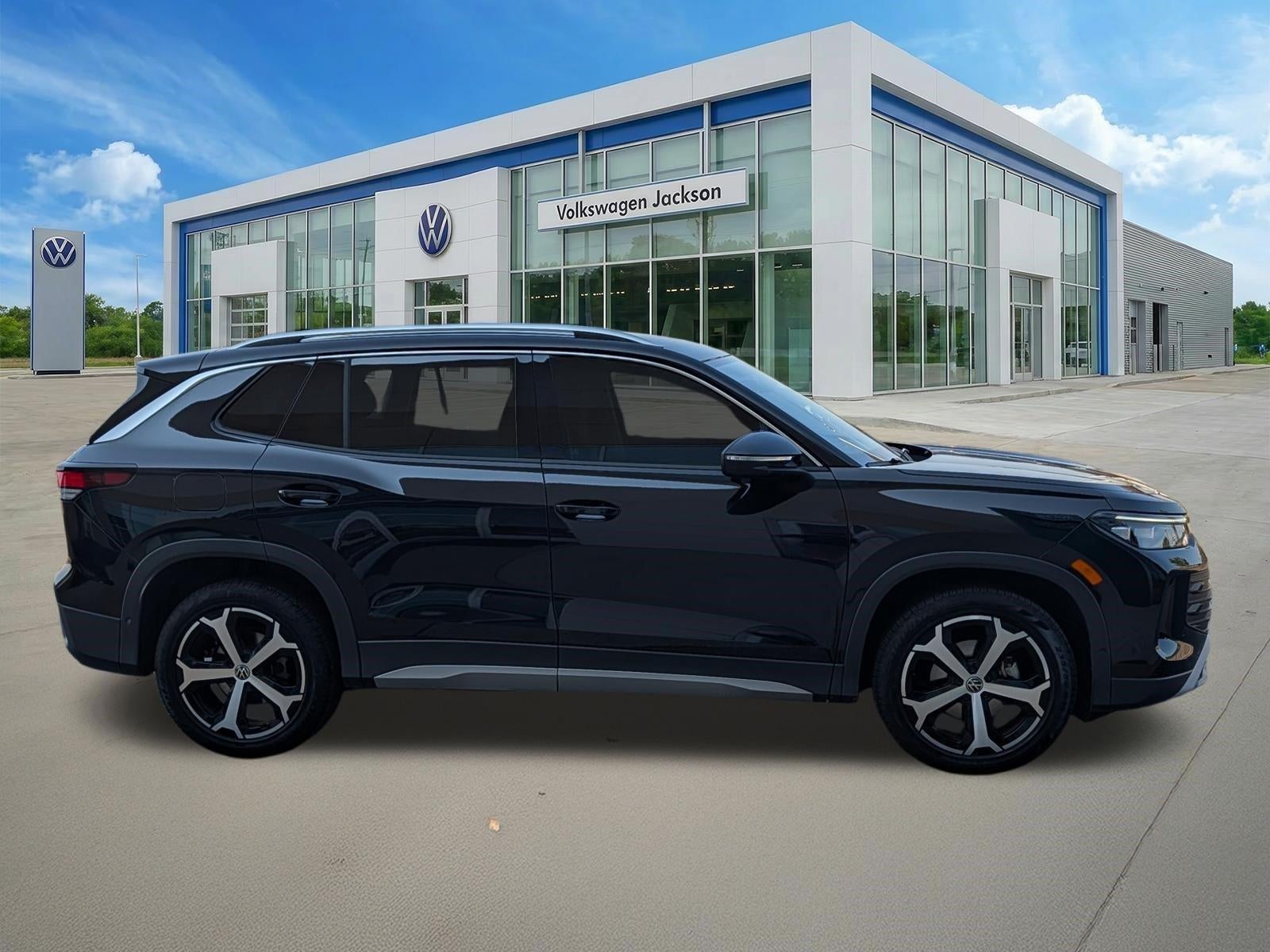 2025 Volkswagen Tiguan 2.0T SE FWD