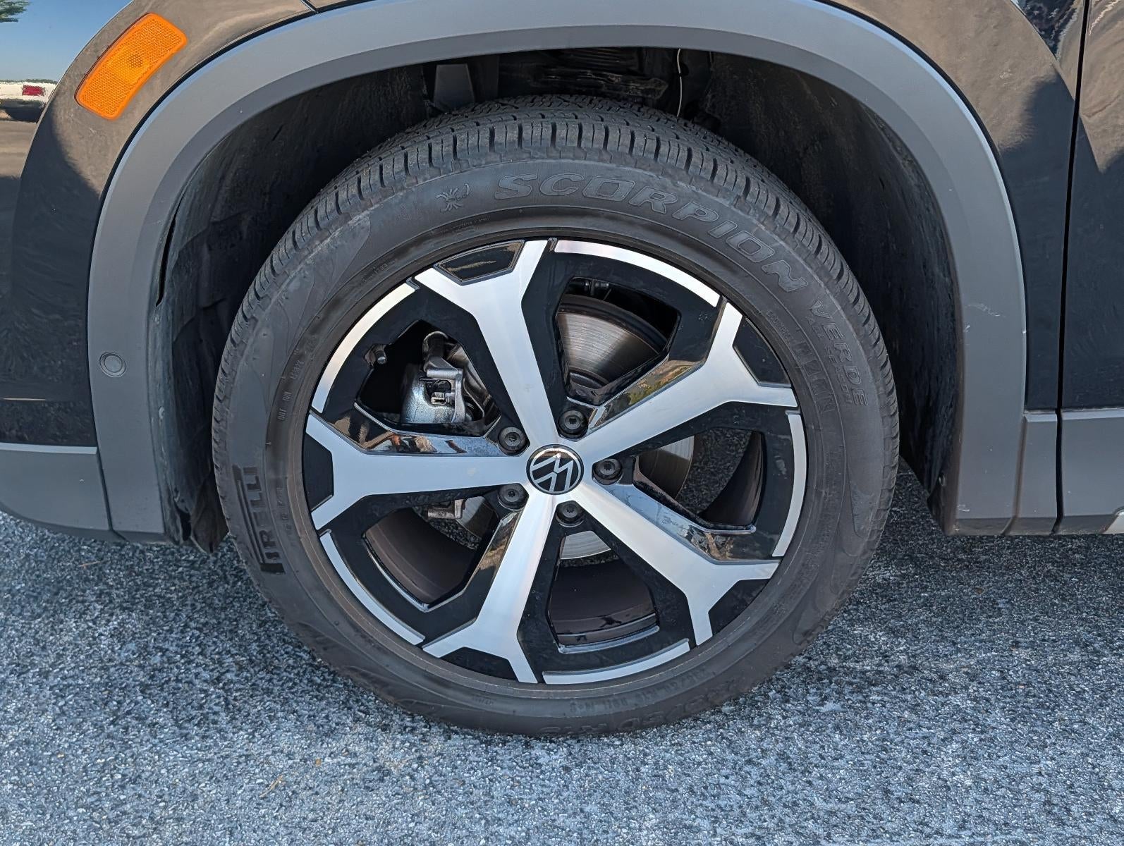 2025 Volkswagen Tiguan 2.0T SE FWD