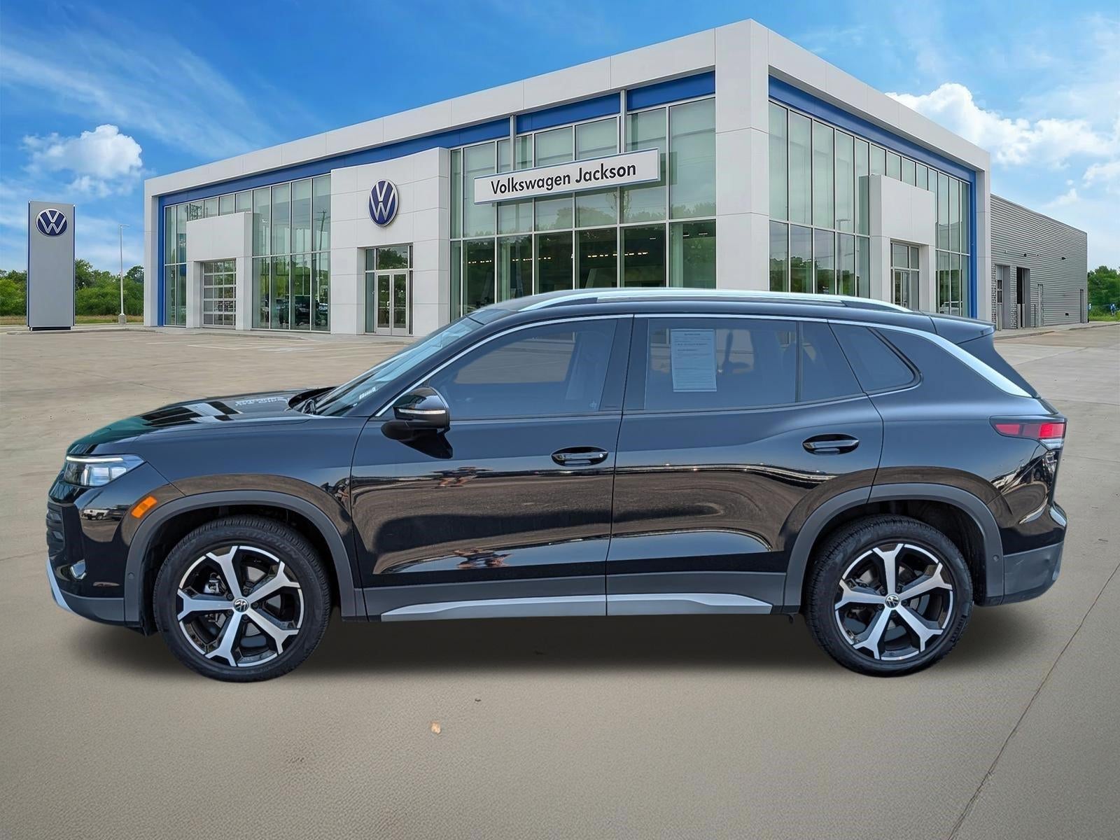 2025 Volkswagen Tiguan 2.0T SE FWD