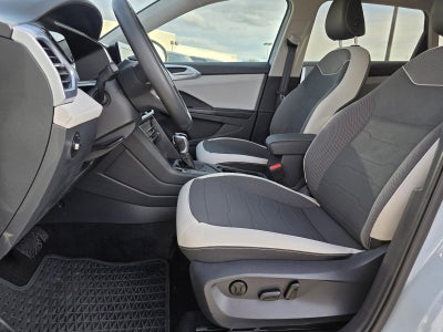 2025 Volkswagen Taos SE FWD