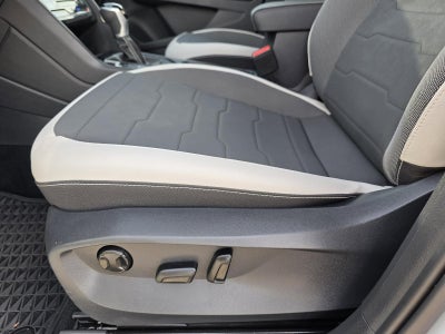 2025 Volkswagen Taos SE FWD