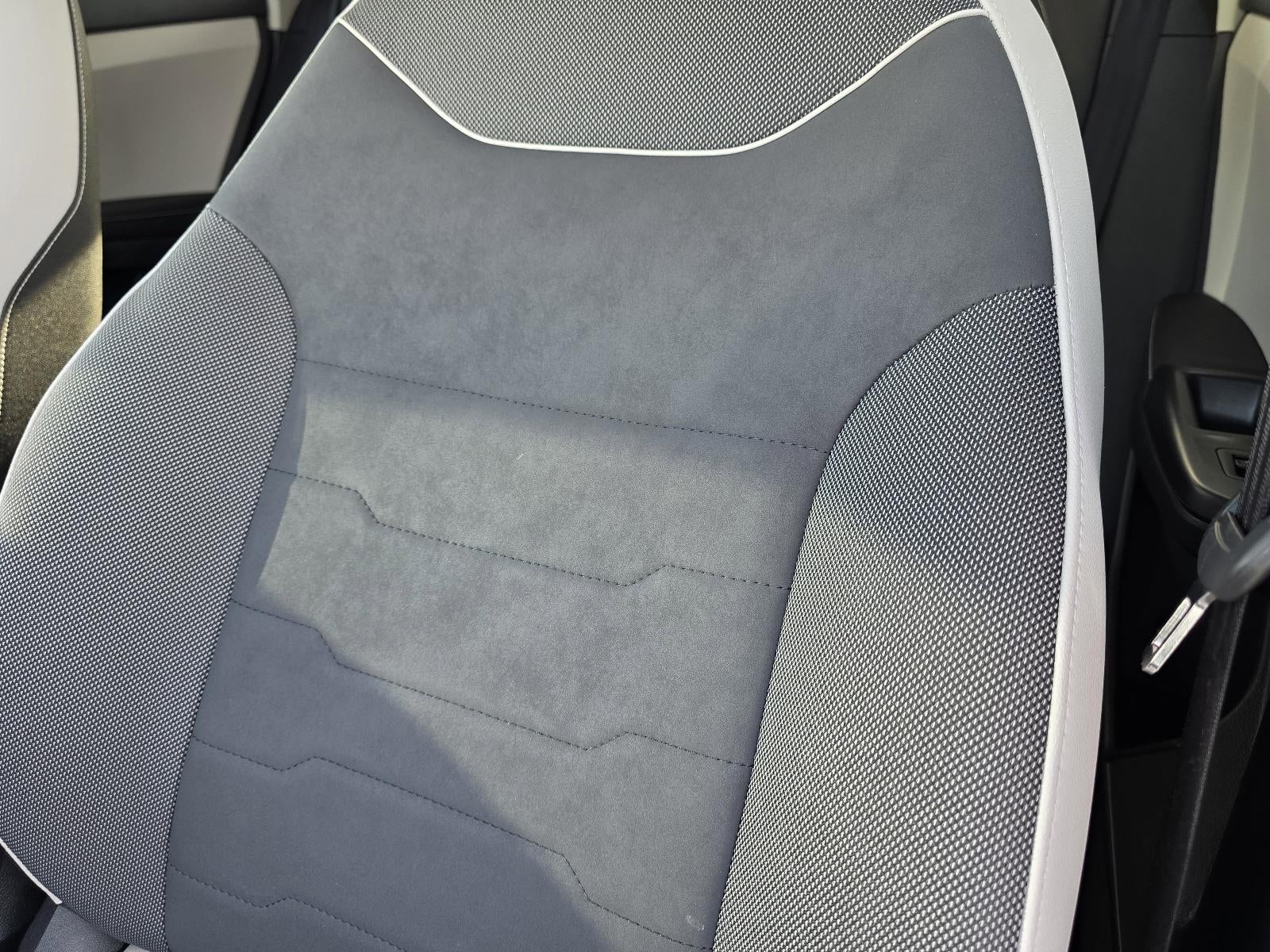 2025 Volkswagen Taos SE FWD