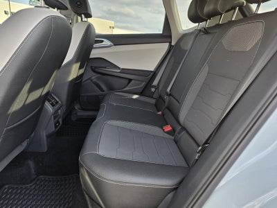 2025 Volkswagen Taos SE FWD