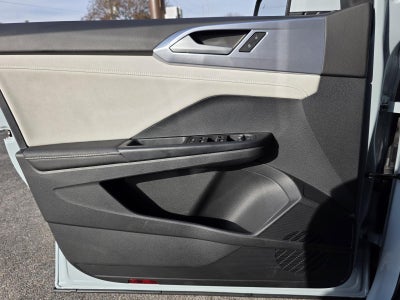 2025 Volkswagen Taos SE FWD