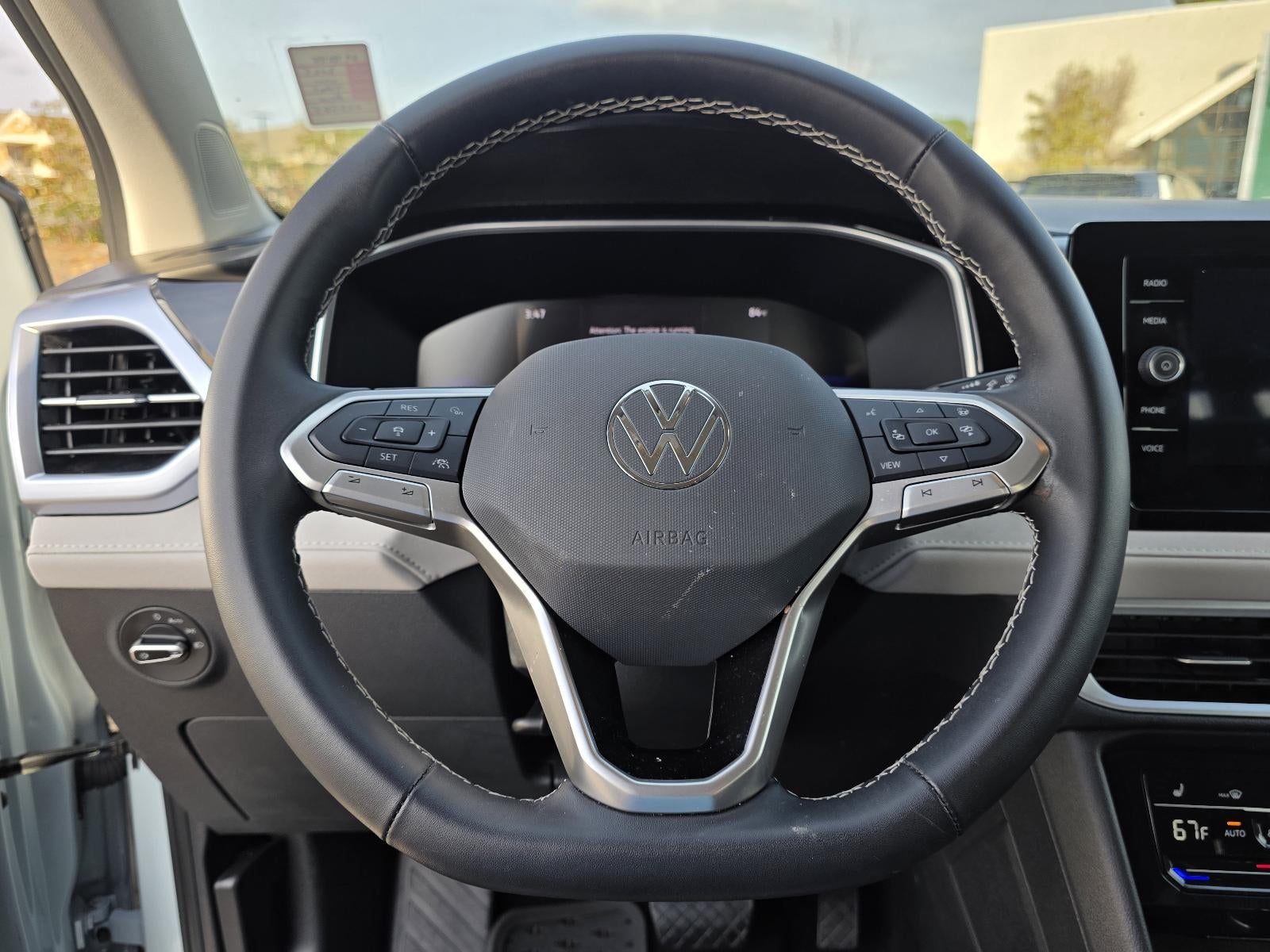 2025 Volkswagen Taos SE FWD