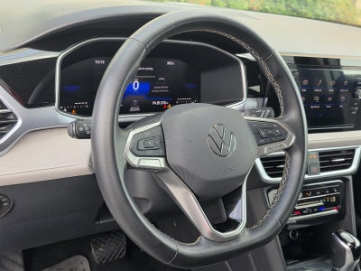 2025 Volkswagen Taos SE FWD