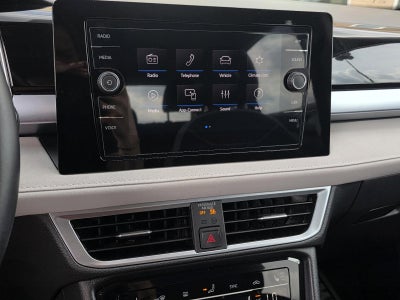 2025 Volkswagen Taos SE FWD