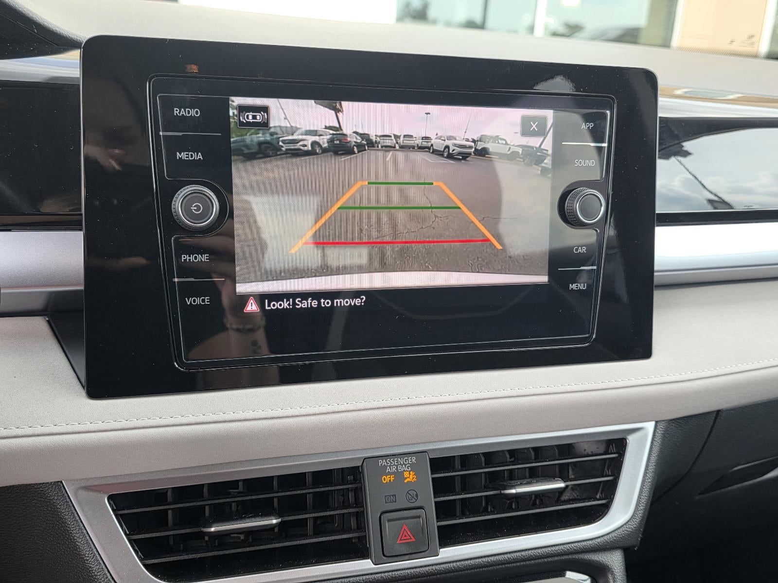 2025 Volkswagen Taos SE FWD