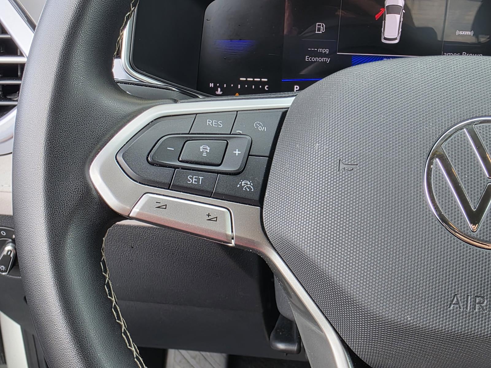 2025 Volkswagen Taos SE FWD