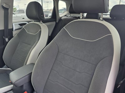 2025 Volkswagen Taos SE FWD