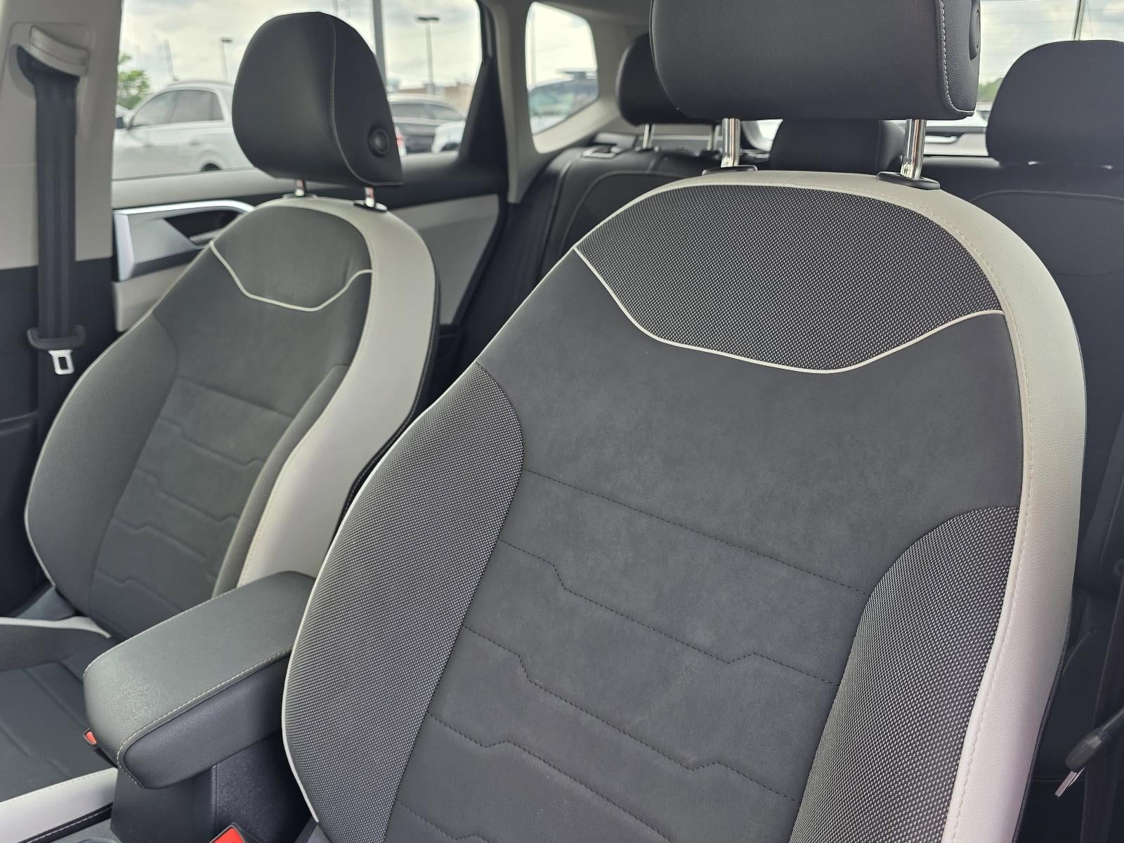 2025 Volkswagen Taos SE FWD