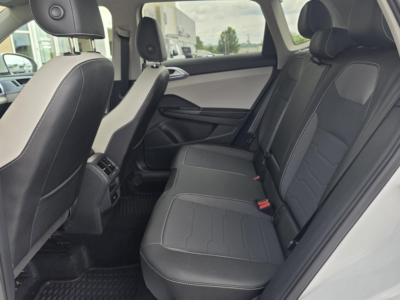 2025 Volkswagen Taos SE FWD