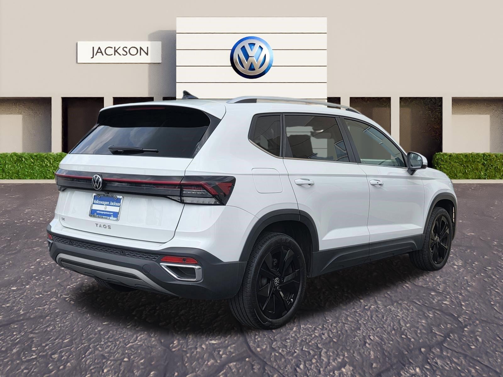 2025 Volkswagen Taos SE FWD