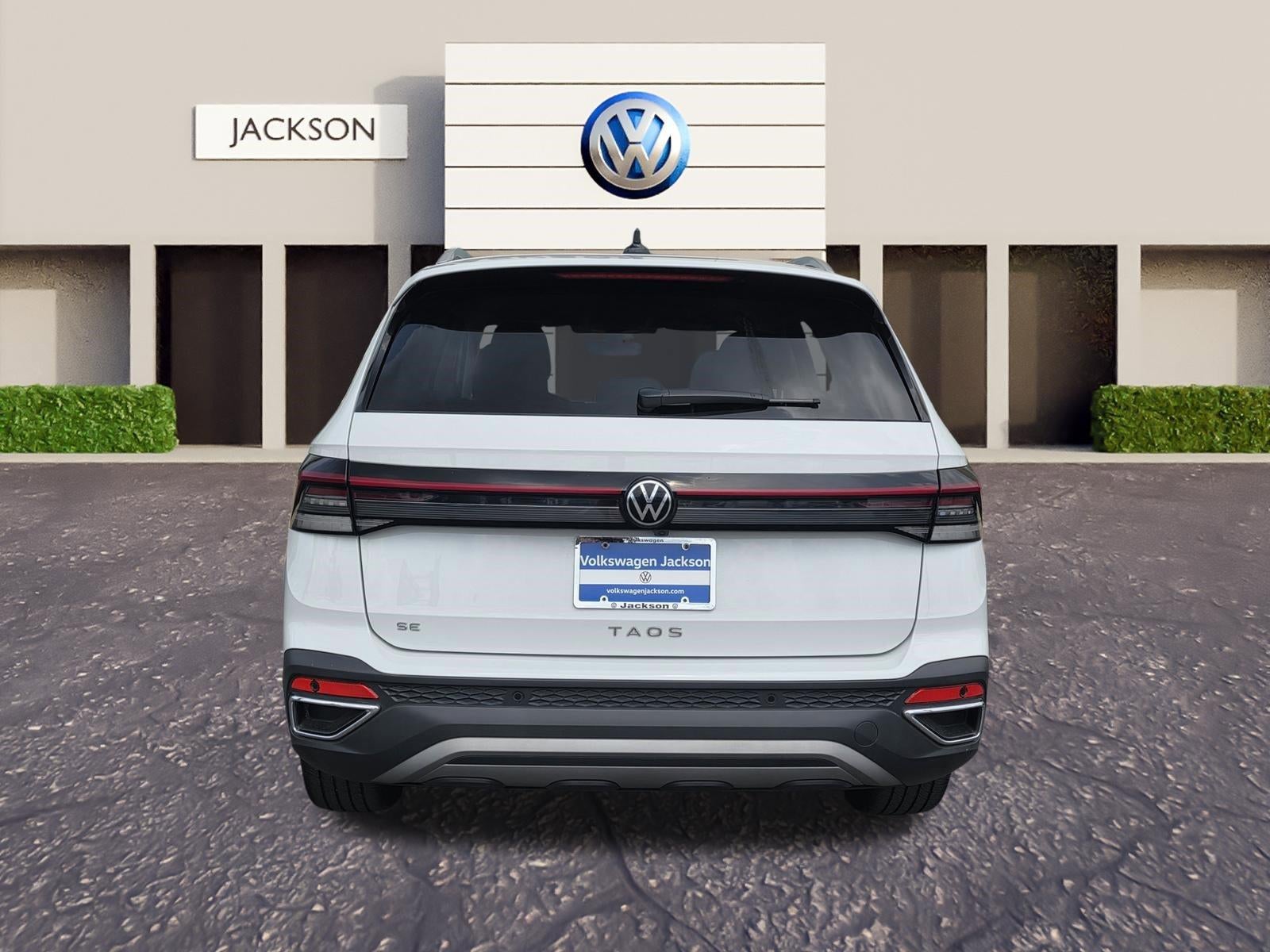2025 Volkswagen Taos SE FWD