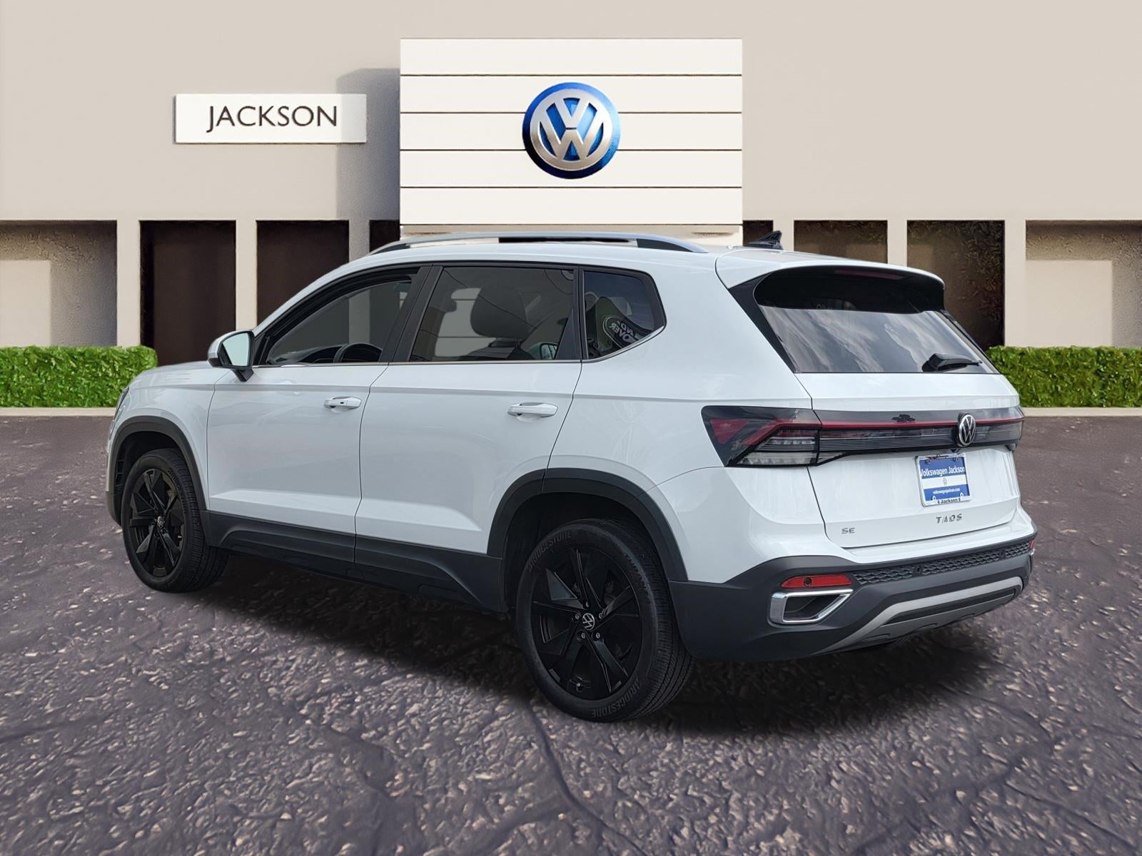 2025 Volkswagen Taos SE FWD