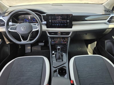 2025 Volkswagen Taos SE FWD