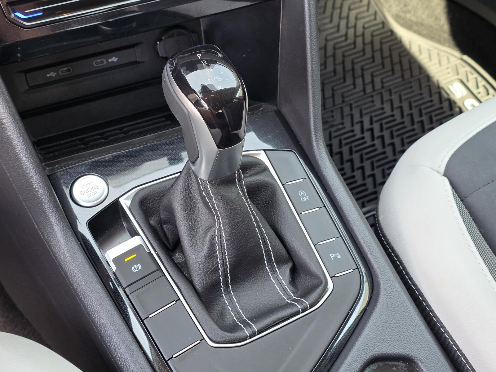 2025 Volkswagen Taos SE FWD