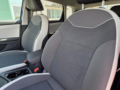 2025 Volkswagen Taos SE FWD