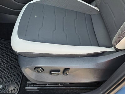 2025 Volkswagen Taos SE FWD